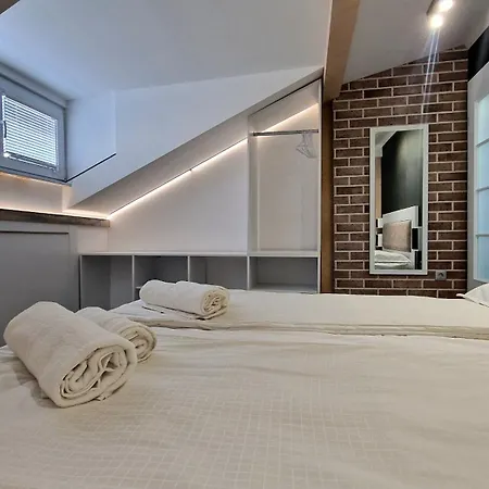Charming Center Loft Apartment Varna